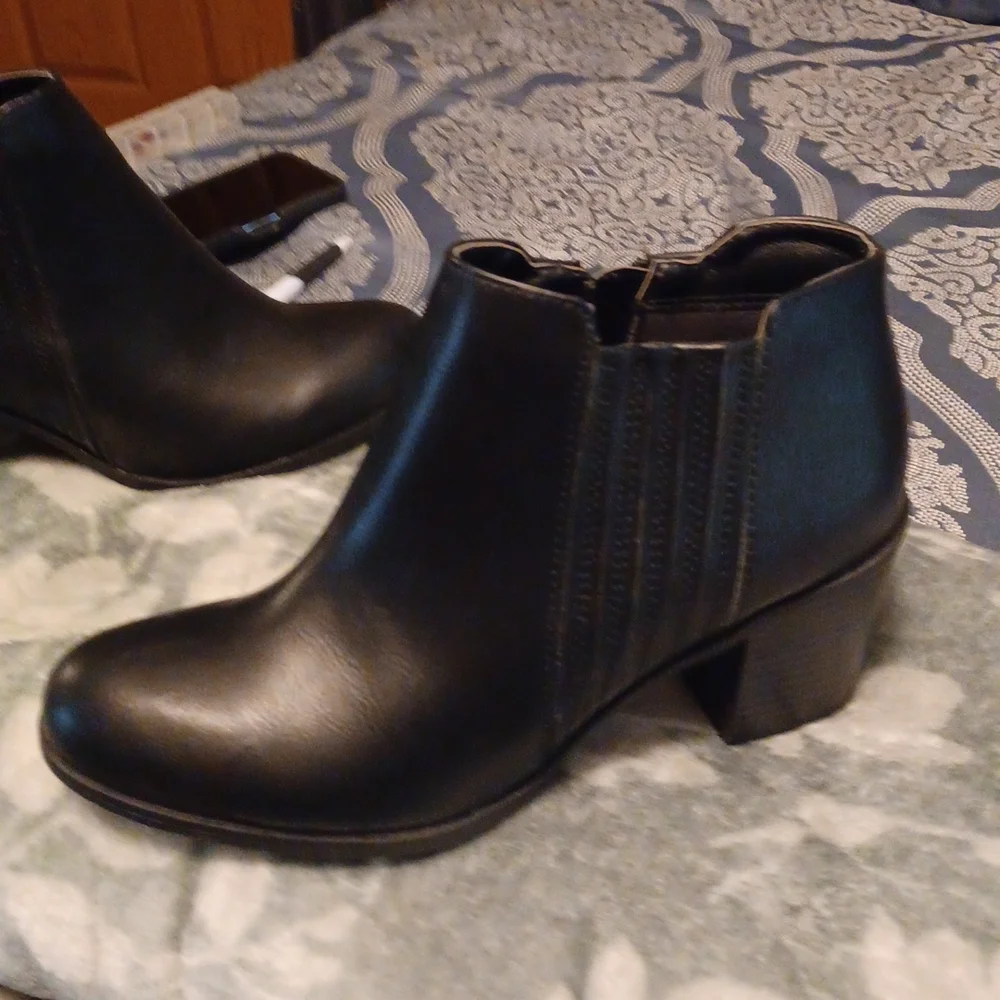Boots - Picture 2 of 4